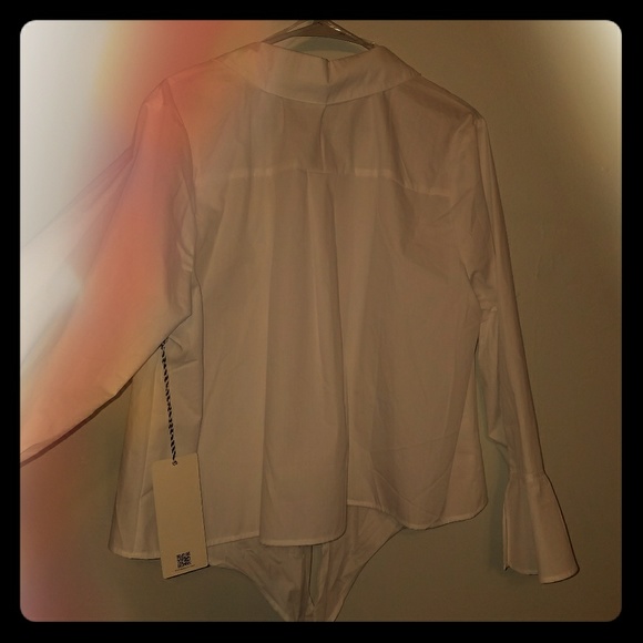 Rose Detail 🌺 BellSleeve Crop Top w/ Collar - Picture 2 of 5